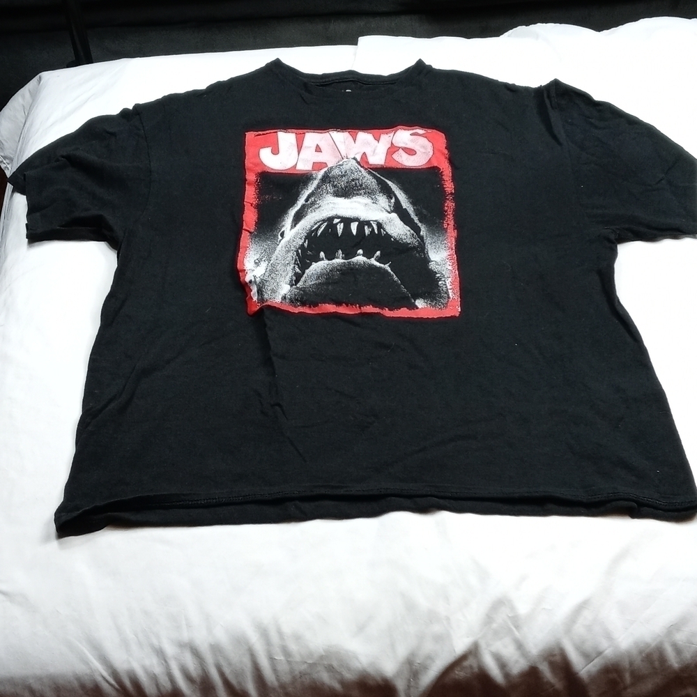 Jaws Universal Studios men s XL t-shirt